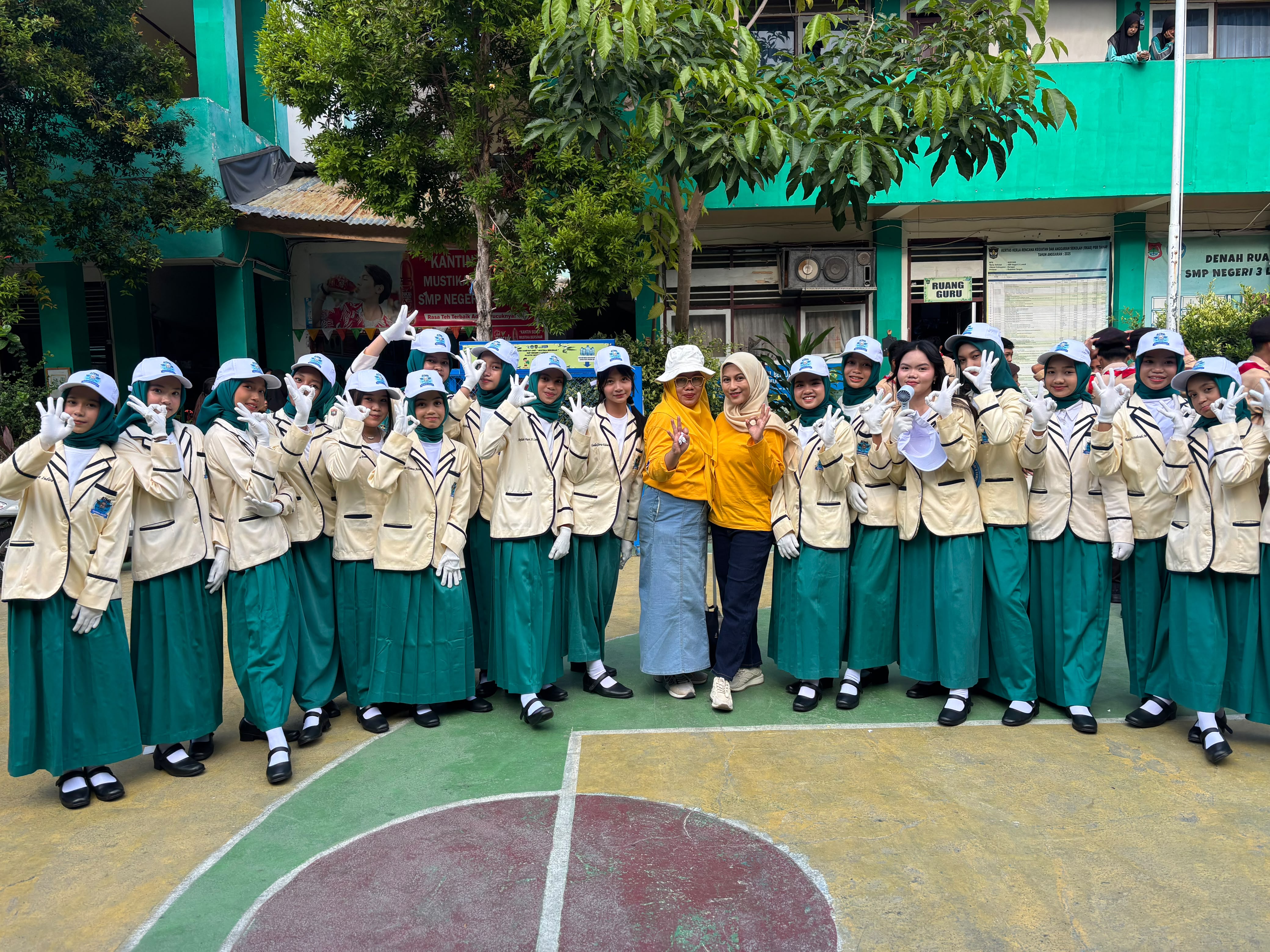 Juara 1 Lomba gerak Jalan Indah Putri 